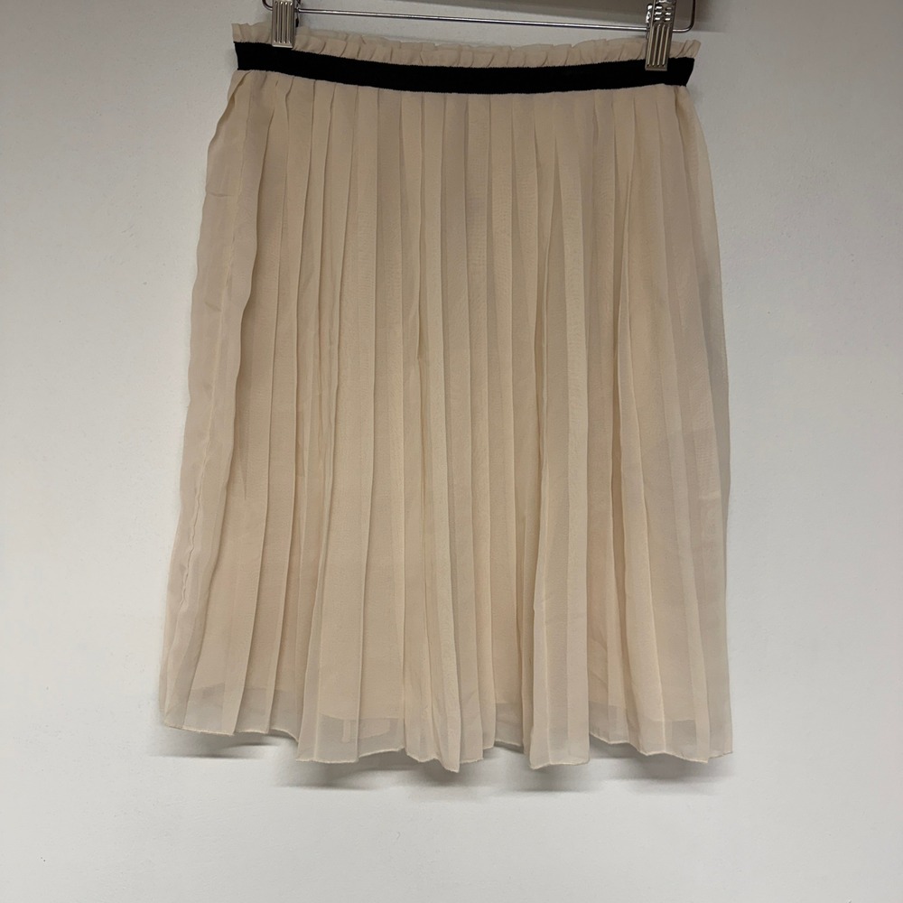Pins and Needles Beige Pleated Chiffon Mini Skirt Size 4 Black Waistband